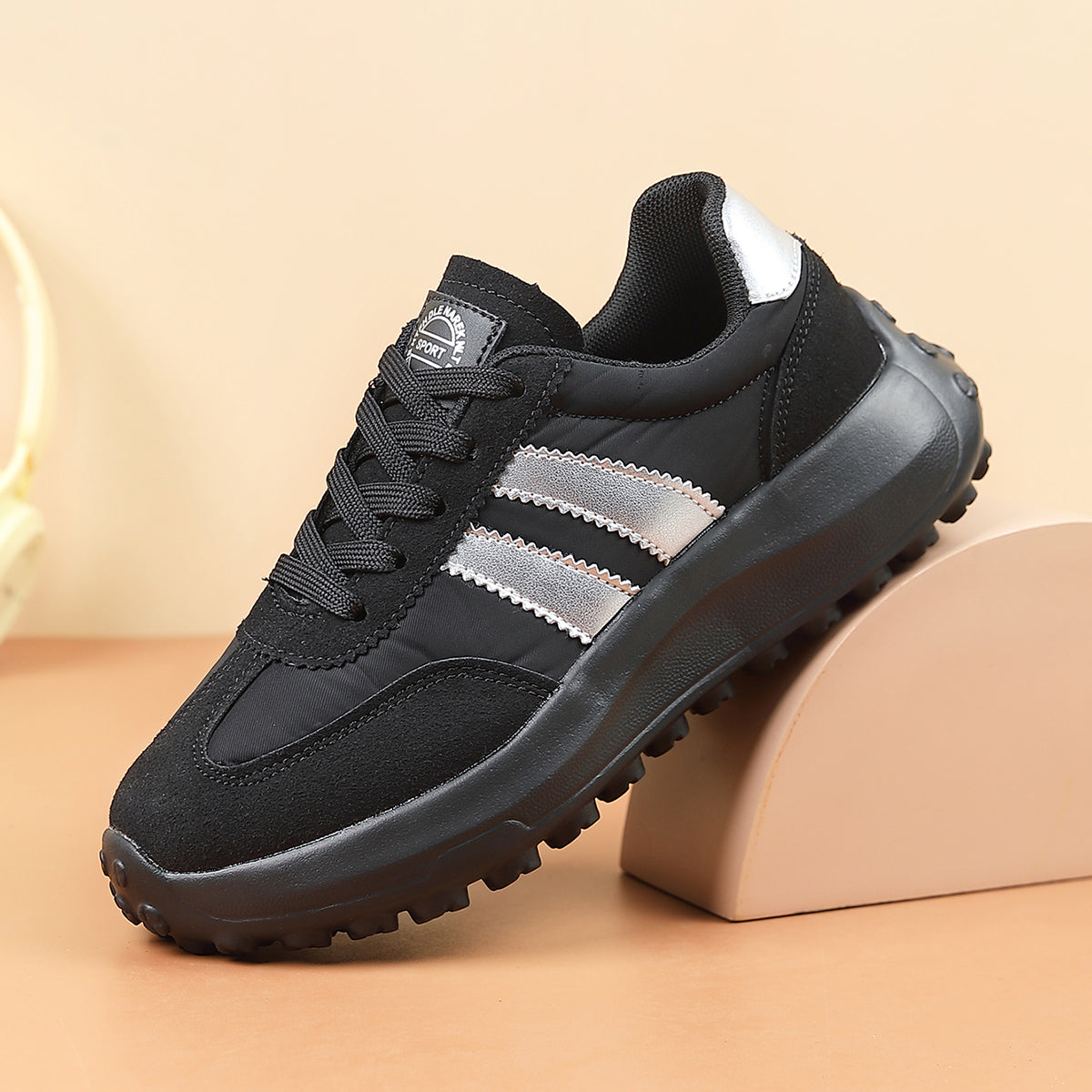 Serenace™ – Chaussures premium pour femme : confort urbain et élégance