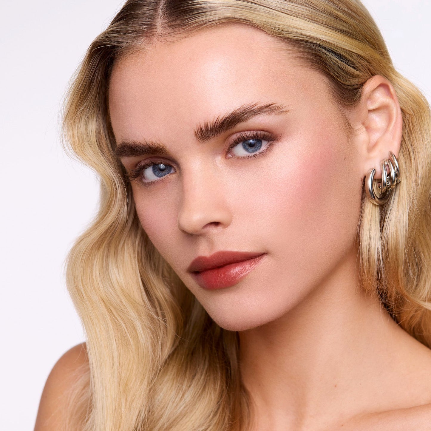 Rouge Velvet Ultra – L'Expérience Unique pour des Lèvres Magnifiques
