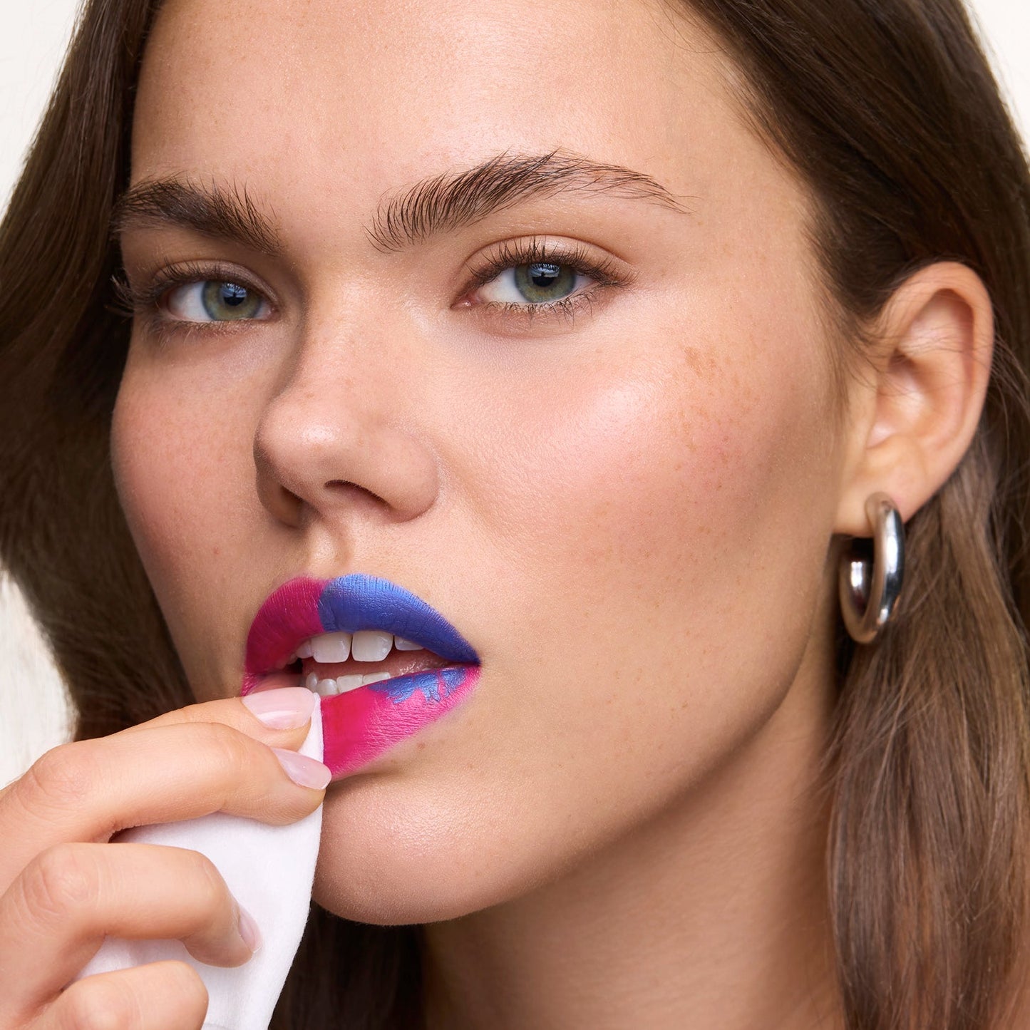 Rouge Velvet Ultra – L'Expérience Unique pour des Lèvres Magnifiques